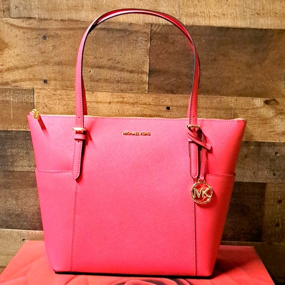 Michael Kors Handbags - Michael Kors Jet Set Tote